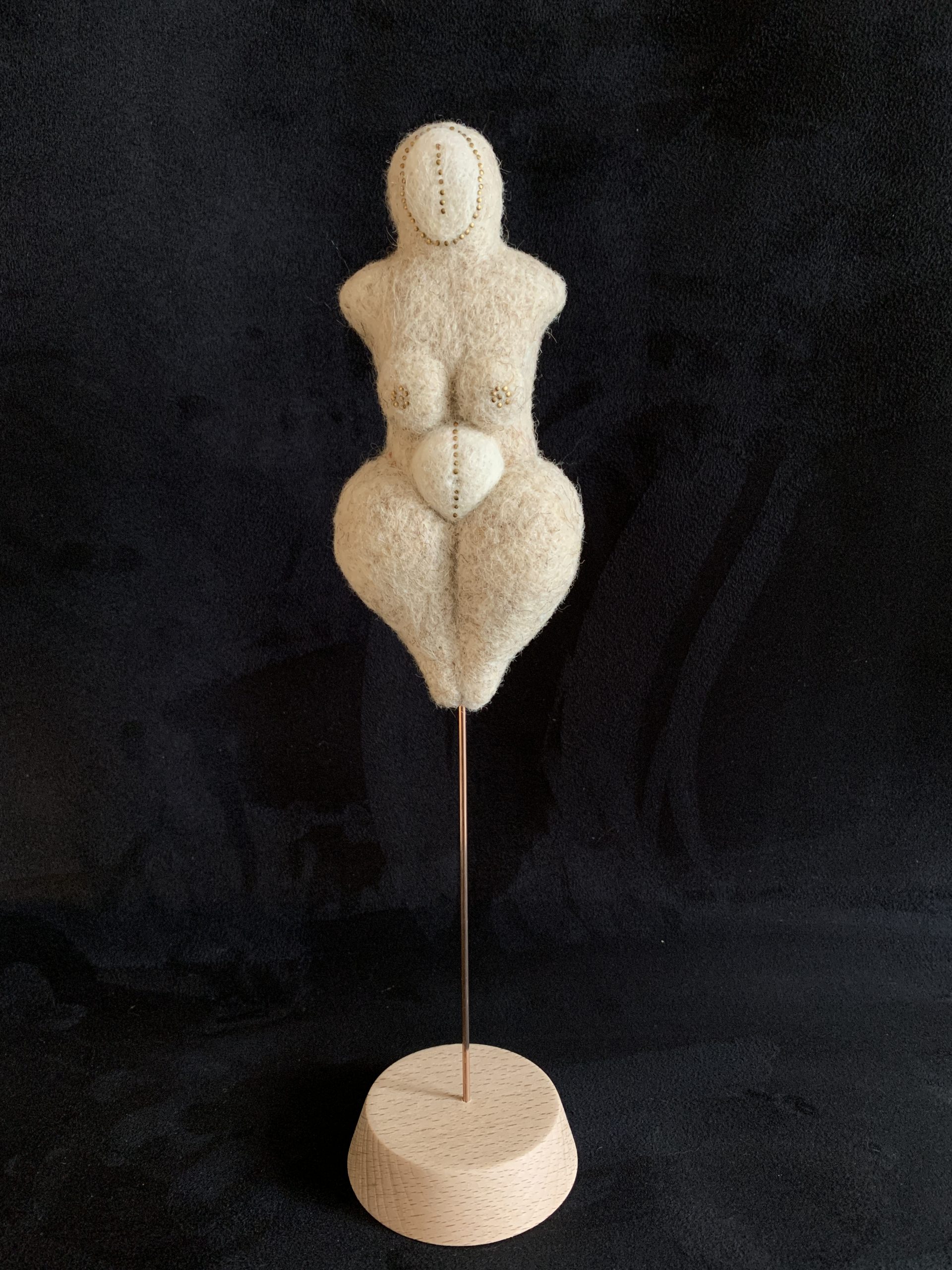 Idole féminine, série "Source Première"n°3 – Image 2