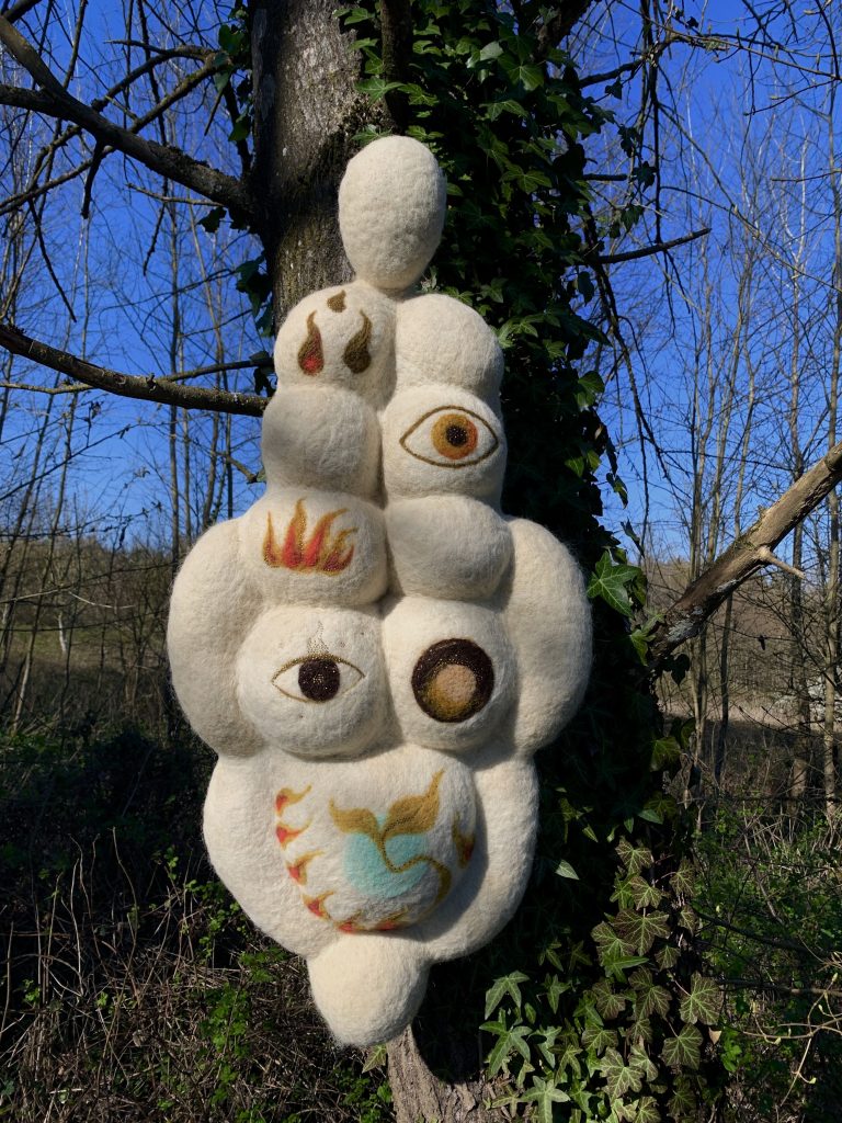 N7 2026 - série "L comme Lespugue" 90x44x13cm