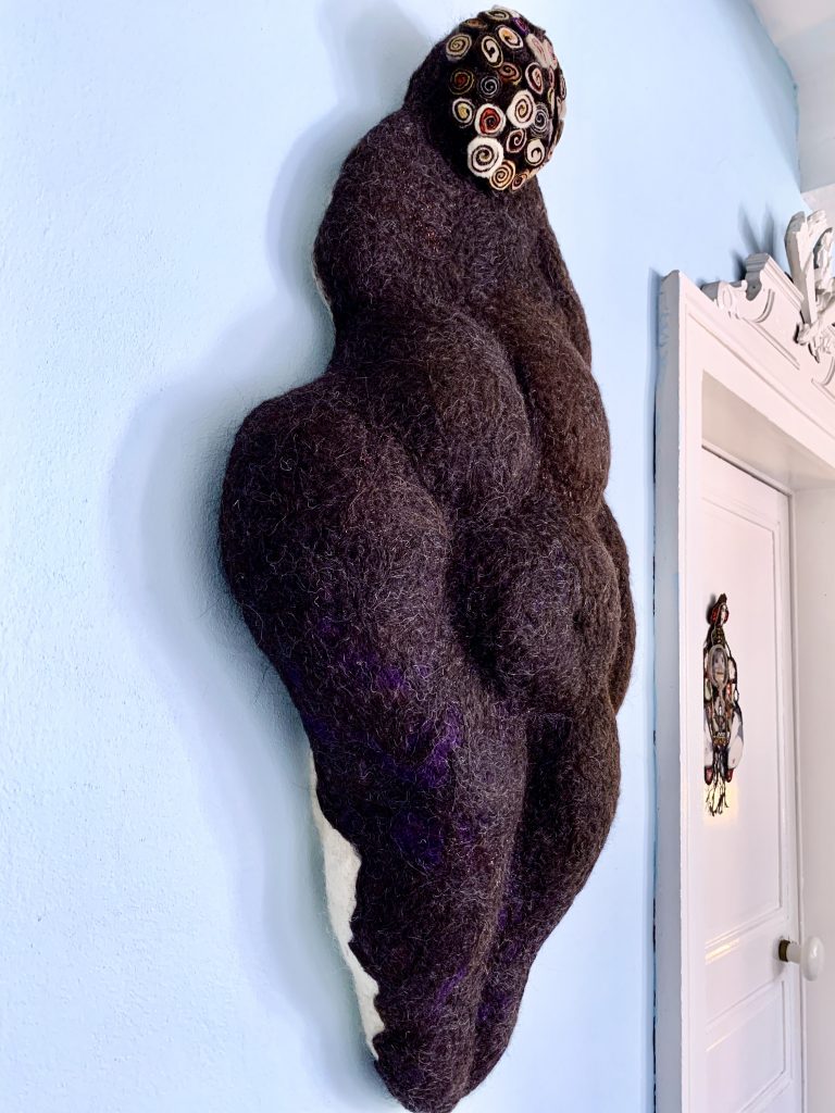 N2 2026 - série "L comme Lespugue" 87x44x11cm