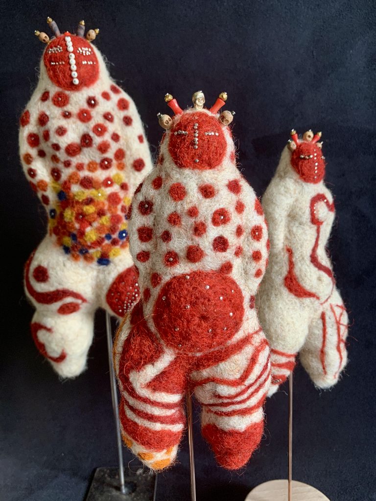 Trois petites têtes rouges