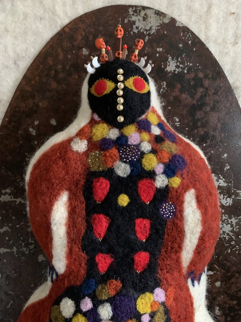 Louve rouge 45x19x10cm/socle métal 51x32x12